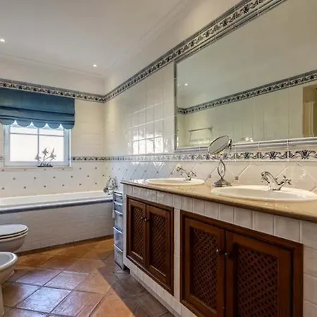 Almancil Sleeps 8 Pool Air Con Wifi T480169 Vila